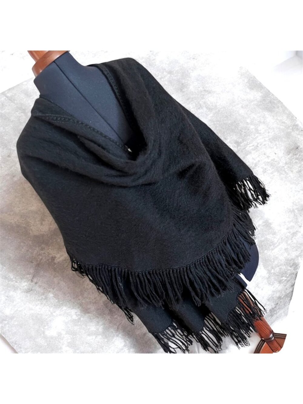Handmade Peruvian Alpaca Wool Black Wrap With Fringed Hemline - Mon Repos Artisa